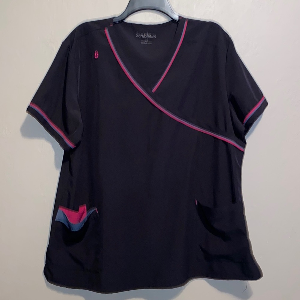 2X scrub top. Excellent condition.